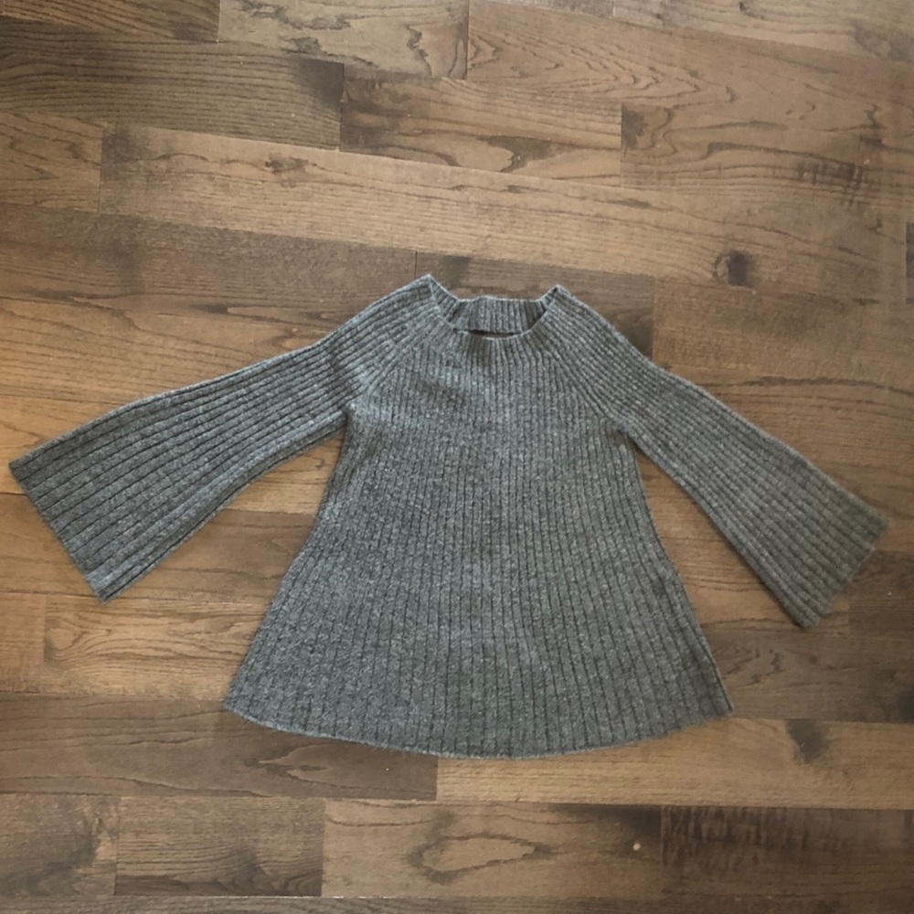 🔴 Comfy Bell Sleeved Gray Ribbed Sweater M